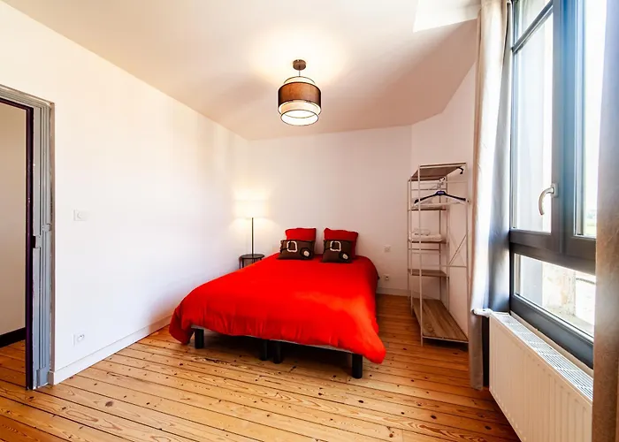 Jolie M'home, Le Puy Du Fou, 15 Pers, 7 Ch, 5 Sde, 5 Wc